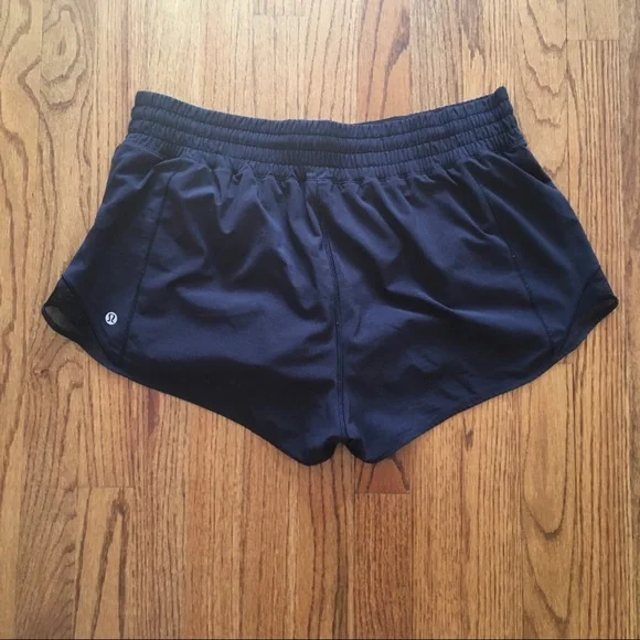 Lululemon Hotty Hot Short High Rise 2.5 inch inseam Black Size 10 - Picture 4 of 6